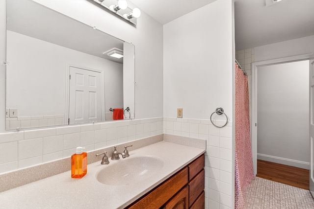 35 Langdale Dr, Hampton, NH 03842