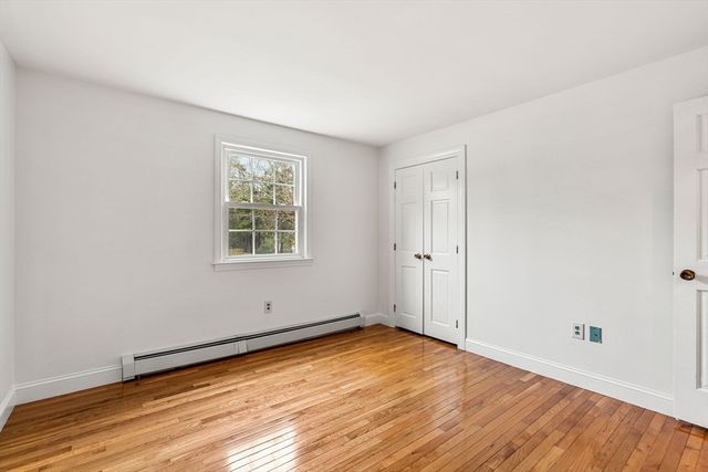 35 Langdale Dr, Hampton, NH 03842