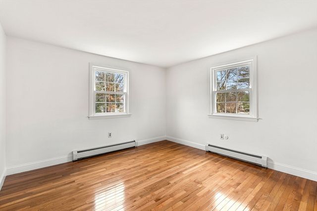 35 Langdale Dr, Hampton, NH 03842