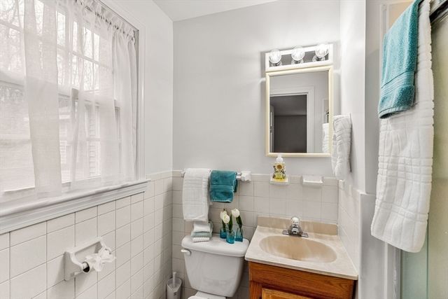 35 Langdale Dr, Hampton, NH 03842