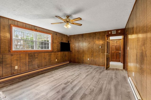 35 Langdale Dr, Hampton, NH 03842