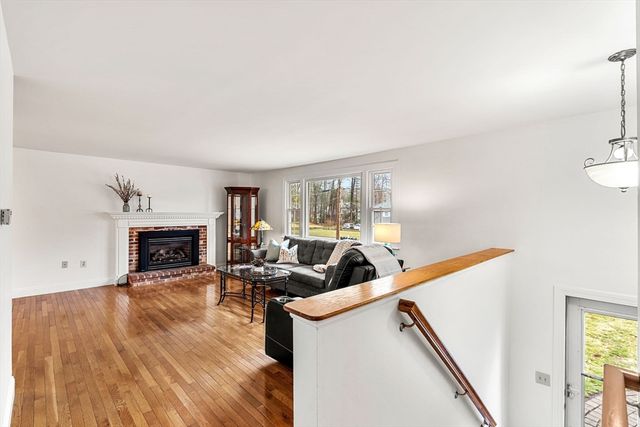 35 Langdale Dr, Hampton, NH 03842