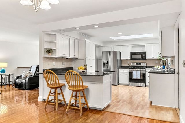 35 Langdale Dr, Hampton, NH 03842