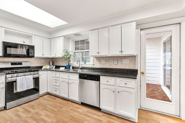 35 Langdale Dr, Hampton, NH 03842