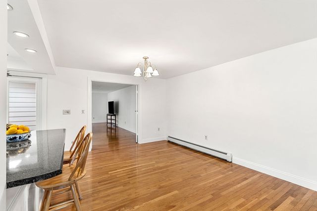 35 Langdale Dr, Hampton, NH 03842