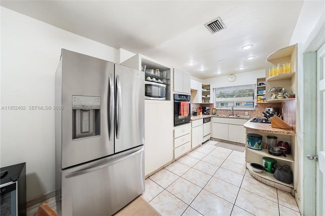 9590 SW 51st Ter, Miami, FL 33165