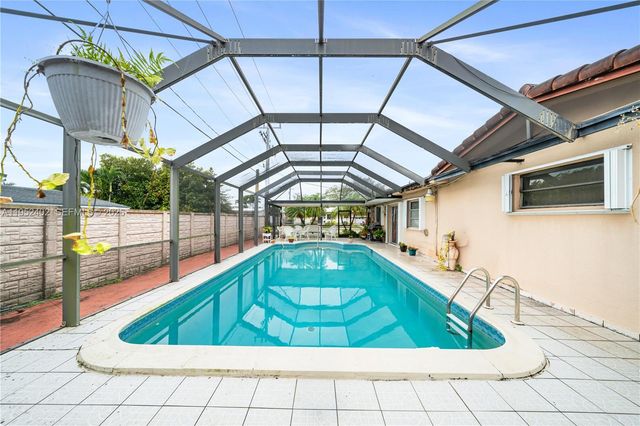 9590 SW 51st Ter, Miami, FL 33165