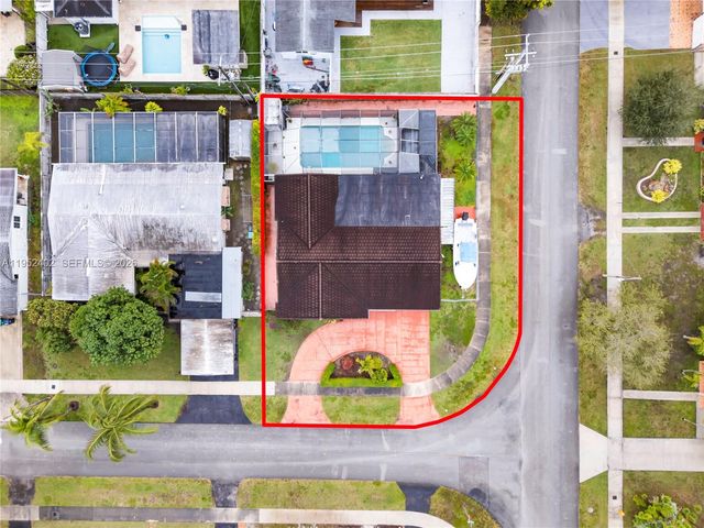 9590 SW 51st Ter, Miami, FL 33165