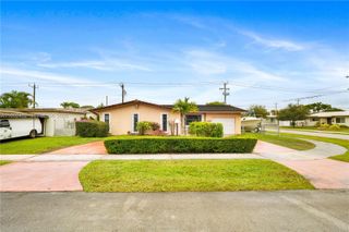 9590 SW 51st Ter, Miami, FL 33165