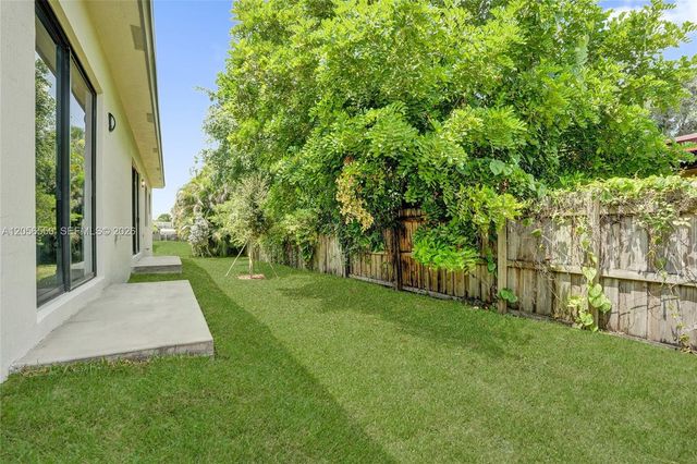 2445 SW 43rd Ter, Fort Lauderdale, FL 33317