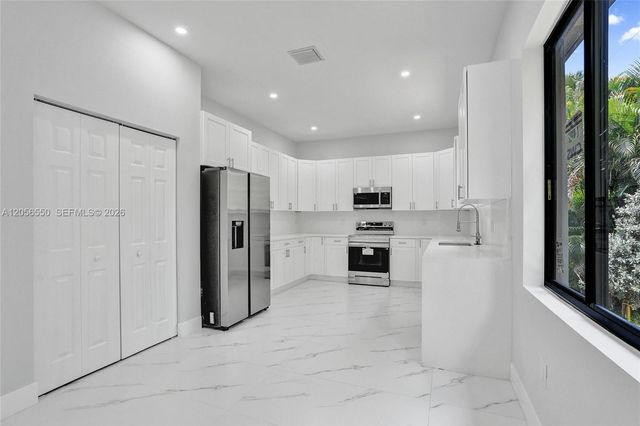 2445 SW 43rd Ter, Fort Lauderdale, FL 33317