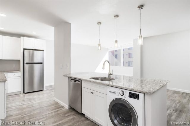 8200 E Jefferson Avenue 1107, Detroit, MI 48214