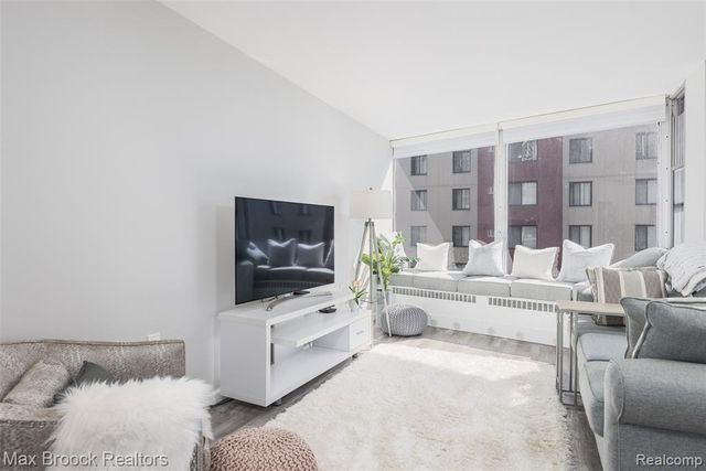 8200 E Jefferson Avenue 1107, Detroit, MI 48214