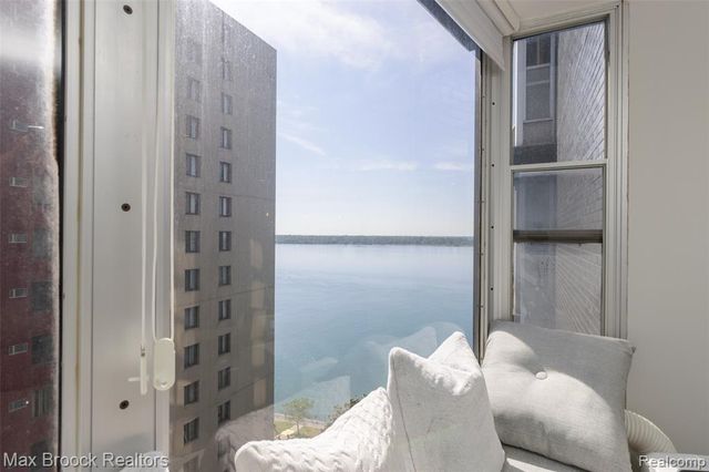 8200 E Jefferson Avenue 1107, Detroit, MI 48214