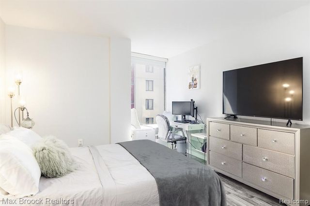 8200 E Jefferson Avenue 1107, Detroit, MI 48214