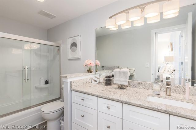 8200 E Jefferson Avenue 1107, Detroit, MI 48214