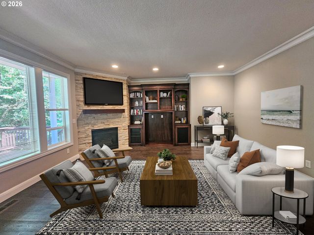 11376 Se HIGHLAND Loop, Clackamas, OR 97015