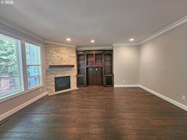 11376 Se HIGHLAND Loop, Clackamas, OR 97015