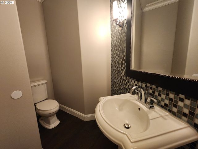 11376 Se HIGHLAND Loop, Clackamas, OR 97015