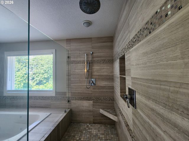 11376 Se HIGHLAND Loop, Clackamas, OR 97015