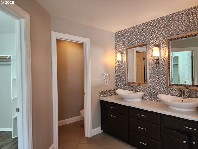 11376 Se HIGHLAND Loop, Clackamas, OR 97015