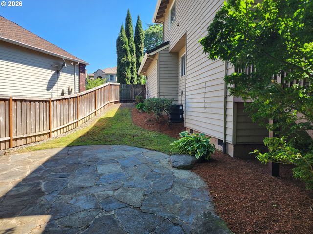 11376 Se HIGHLAND Loop, Clackamas, OR 97015
