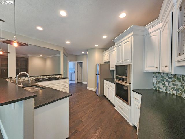 11376 Se HIGHLAND Loop, Clackamas, OR 97015