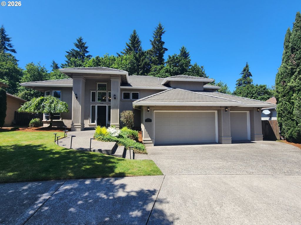 11376 Se HIGHLAND Loop, Clackamas, OR 97015