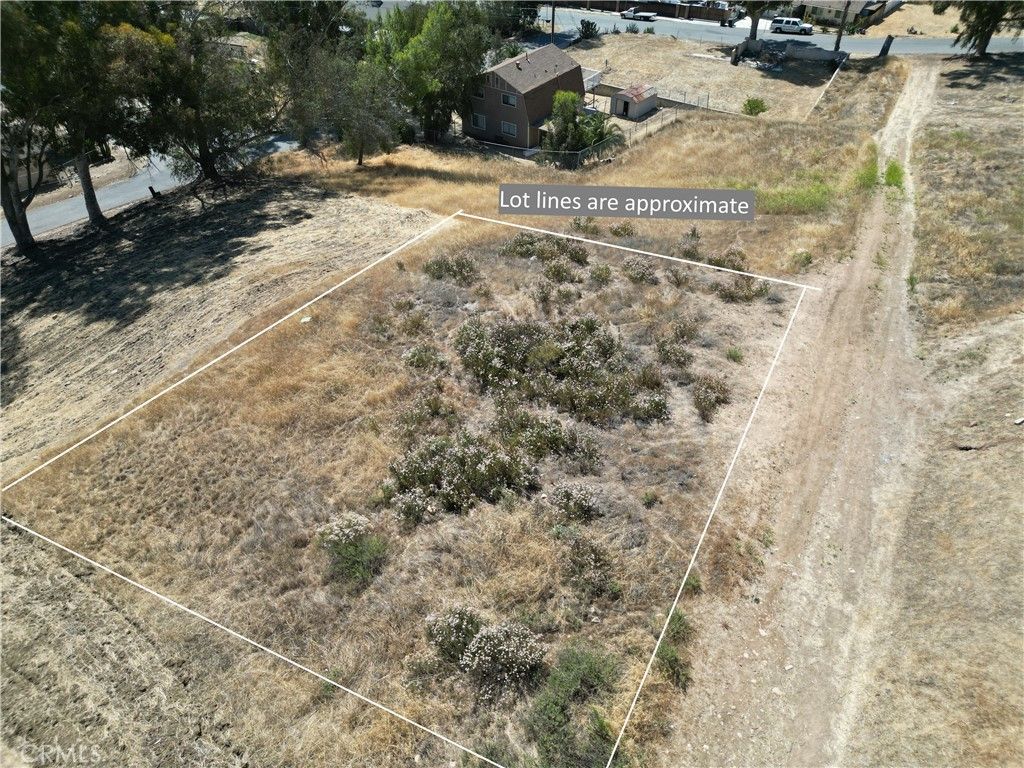 32 Robertson St, Lake Elsinore, CA 92530 — photo 2