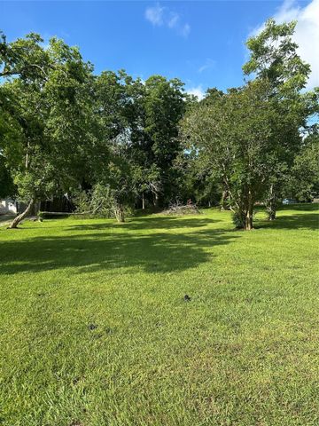 2307 E James Street, Baytown, TX 77520