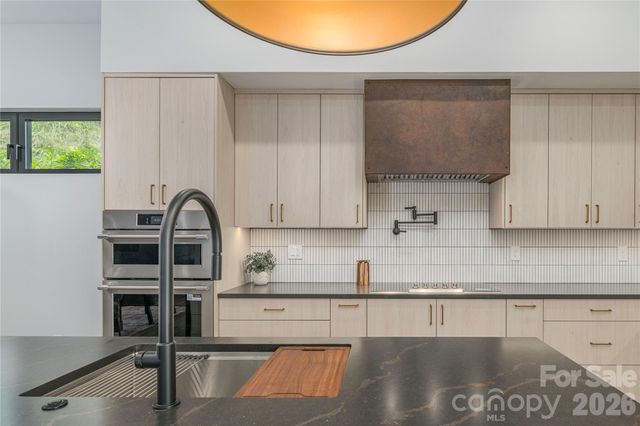 19 Woodbine Road, Asheville, NC 28804