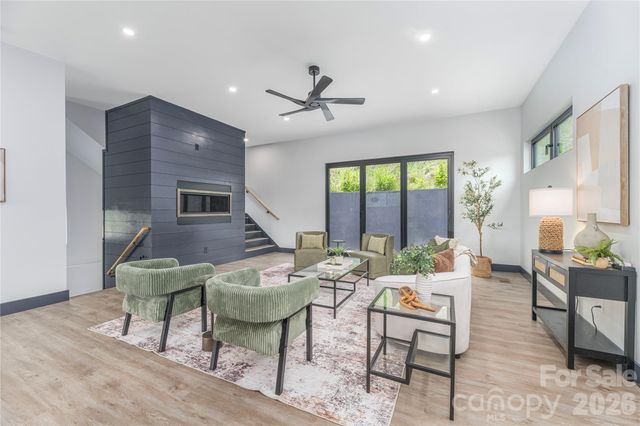 19 Woodbine Road, Asheville, NC 28804