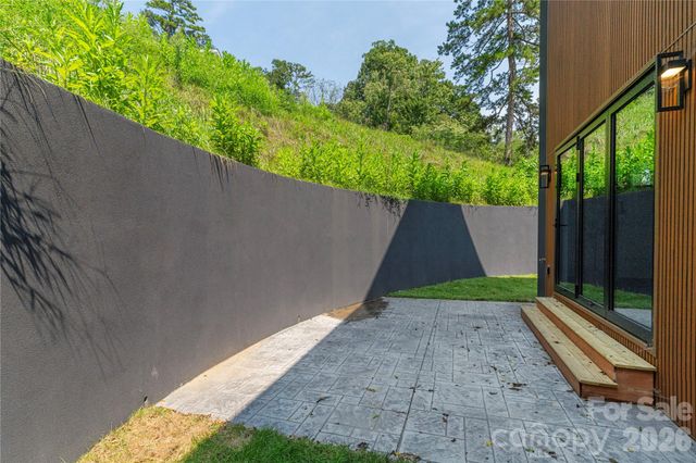 19 Woodbine Road, Asheville, NC 28804