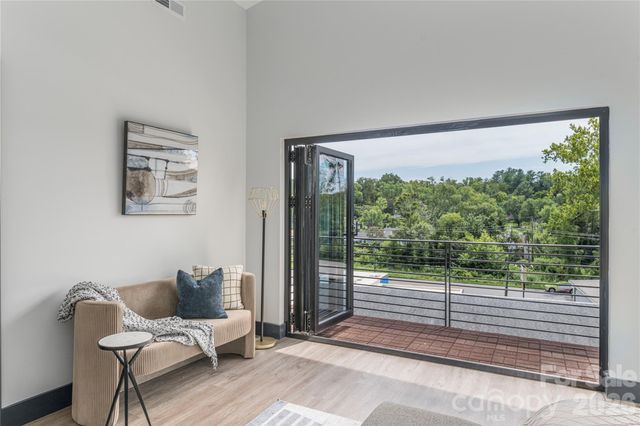 19 Woodbine Road, Asheville, NC 28804