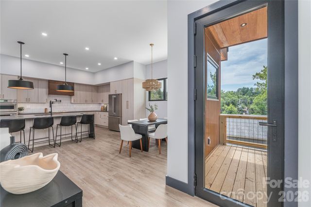19 Woodbine Road, Asheville, NC 28804