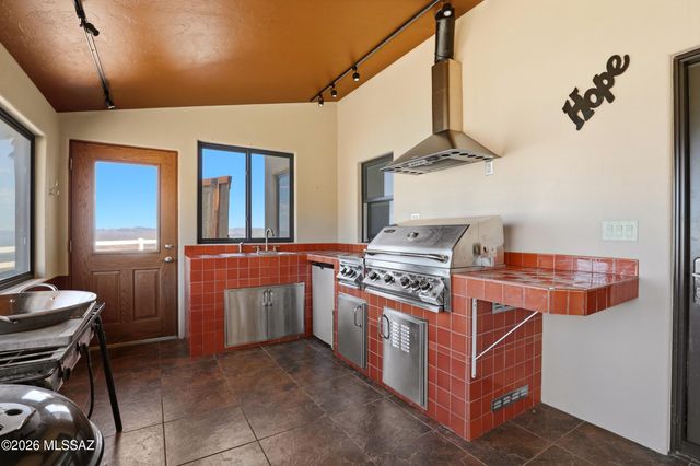 33351 S High Jinks Road, Oracle, AZ 85623