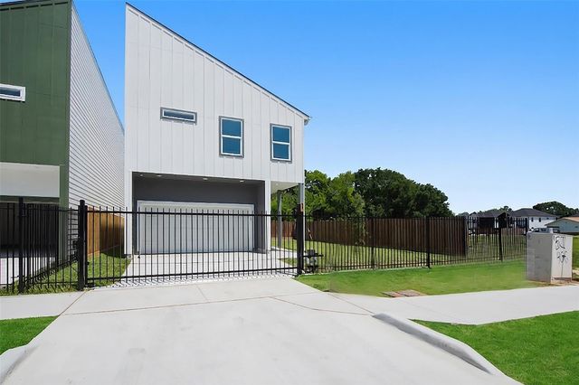 9313 Jutland Road, Houston, TX 77033