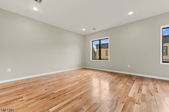 502 Davis Ave, Harrison Town, NJ 07029