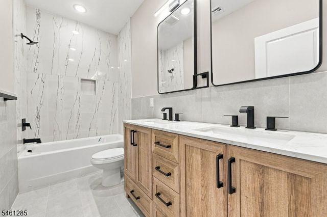 502 Davis Ave, Harrison Town, NJ 07029