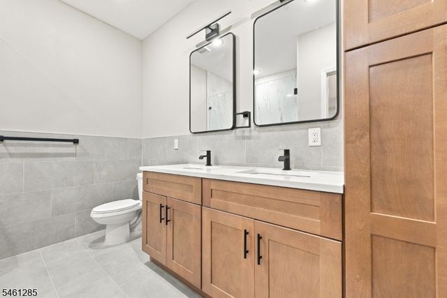 502 Davis Ave, Harrison Town, NJ 07029