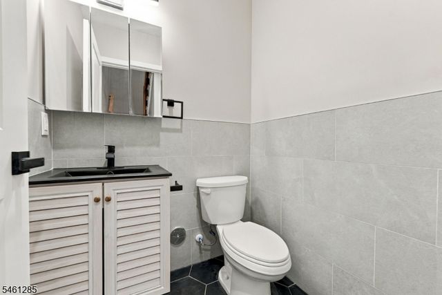 502 Davis Ave, Harrison Town, NJ 07029