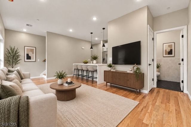 502 Davis Ave, Harrison Town, NJ 07029