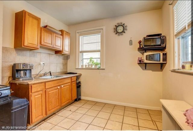 736 Lake St, Newark City, NJ 07104