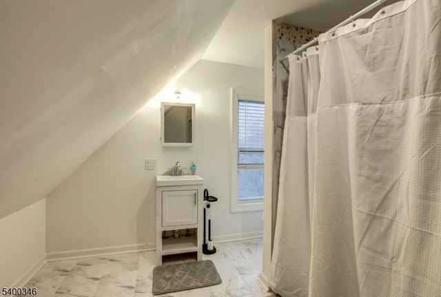 736 Lake St, Newark City, NJ 07104