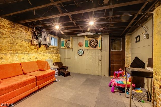 736 Lake St, Newark City, NJ 07104