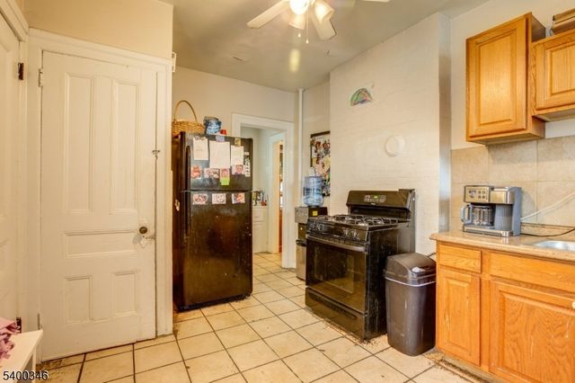 736 Lake St, Newark City, NJ 07104