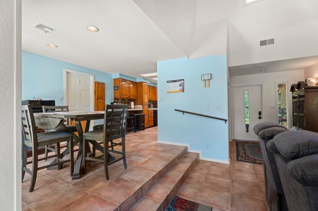 1010 S Sycamore Drive, Grove, OK 74344