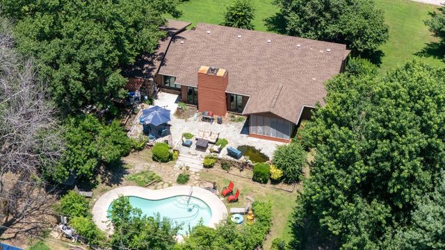 1010 S Sycamore Drive, Grove, OK 74344