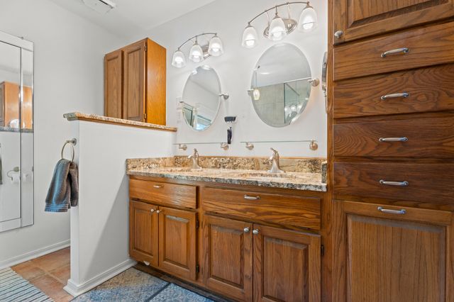1010 S Sycamore Drive, Grove, OK 74344
