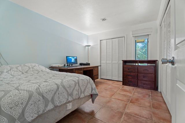 1010 S Sycamore Drive, Grove, OK 74344